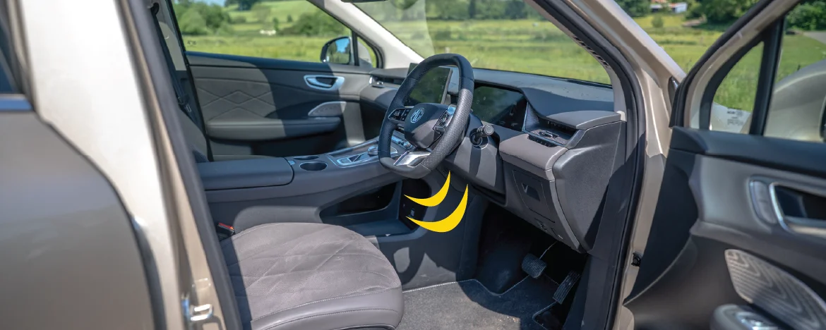 MG S6 interior