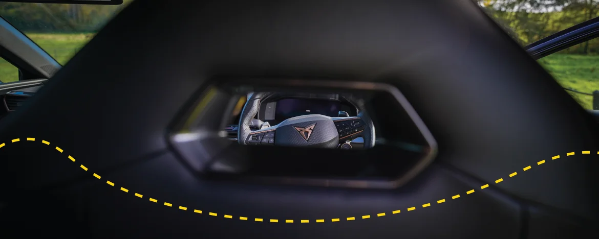Looking at the headrest at the steering wheel of the CUPRA Leon