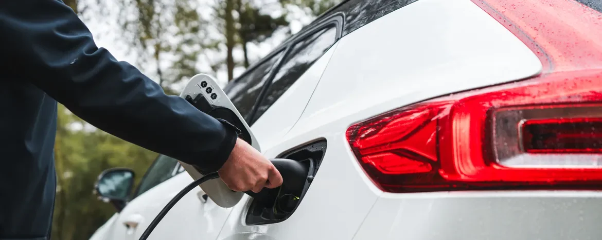 Charging a Volvo EX40