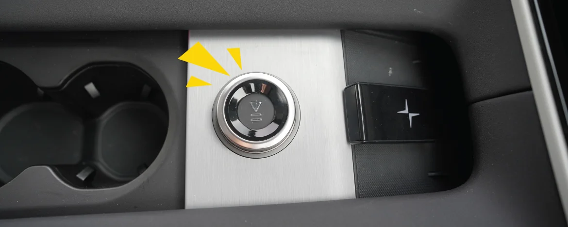Single dial in the centre console of Polestar 4