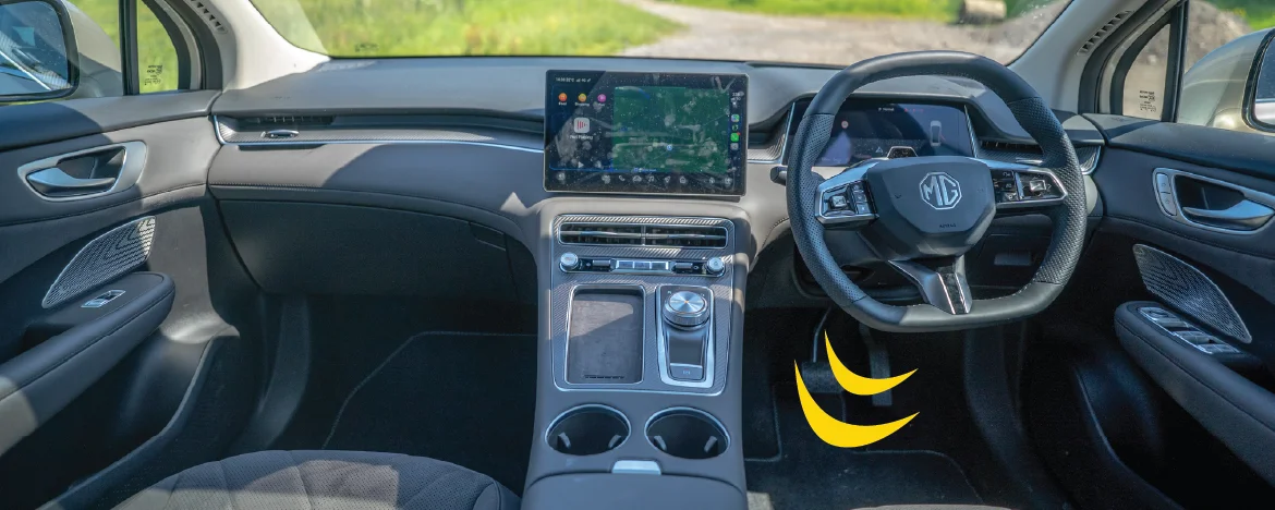 MG S6 interior